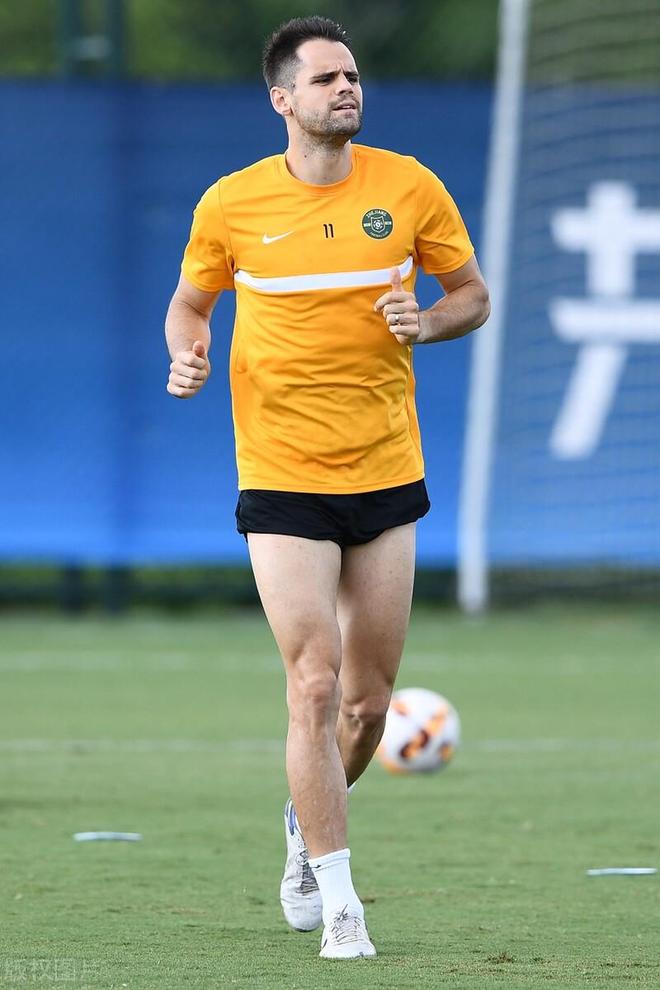 爱游戏APP-关于社区盾赛程吃紧，北京国安窗口期豪取连胜，气氛紧张，赛程密集仍需轮换的信息